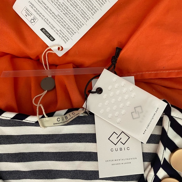 Boxy sailor top sleeveless, gold buttons detail - Picture 2 of 3